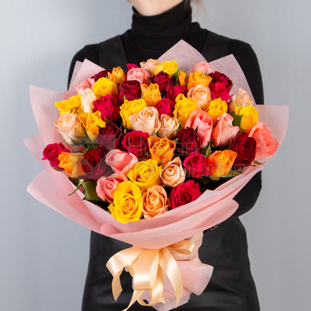 Букет 51 роза Кения микс 40 см в упаковке