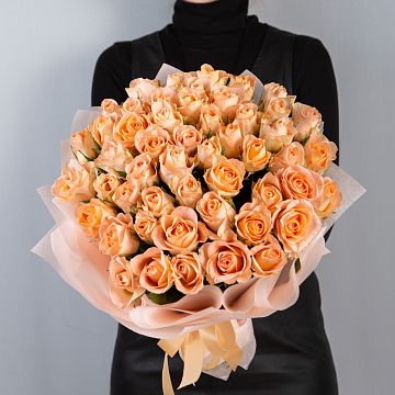 Букет 51 кремово-розовая роза Кения 40 см в упаковке Букет 51 кремово-розовая роза Кения 40 см в упаковке