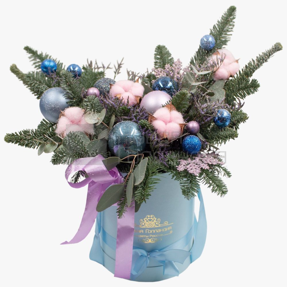 Композиция Зимнее очарование в голубой шляпной коробке