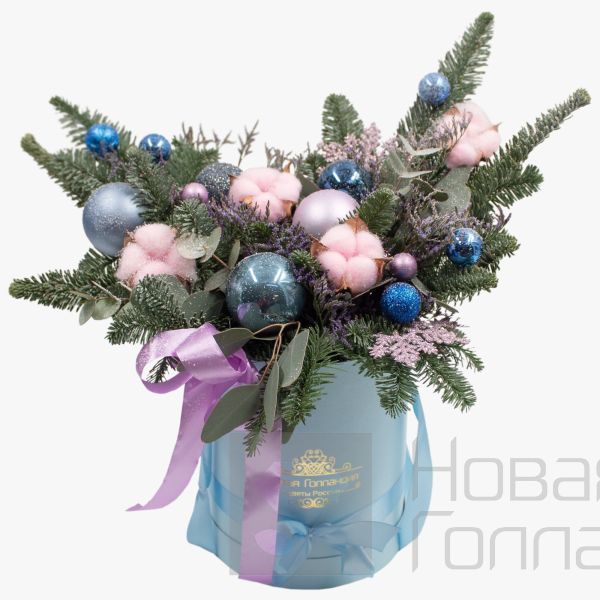 Композиция Зимнее очарование в голубой шляпной коробке