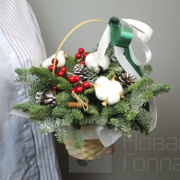 Снежное обаяние в корзине