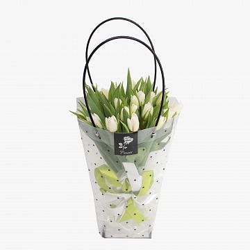 Букет 25 белых тюльпанов в сумочке