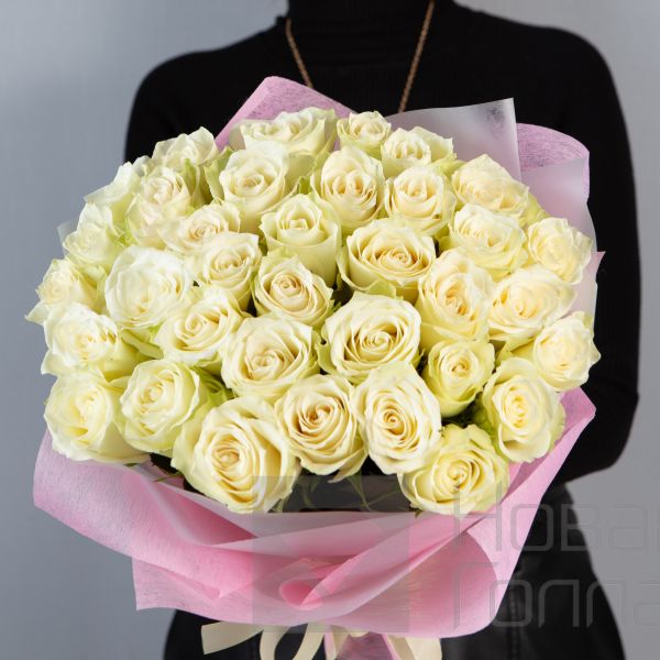 Букет 35 белых роз Кения  40 см в  упаковке