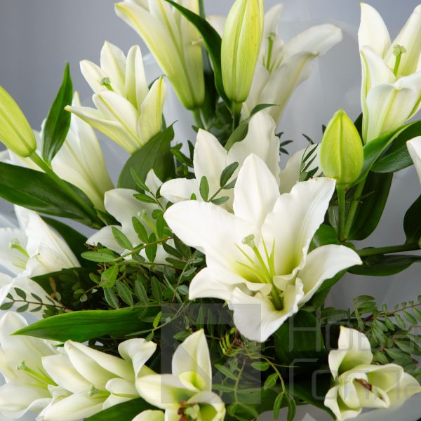 Букет лилия с зеленью