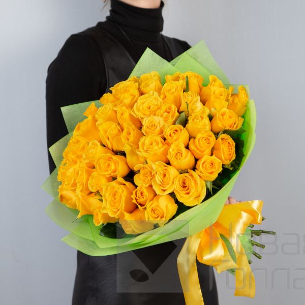 Букет 51 желтая роза Кения 40 см в упаковке