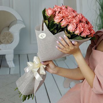 Букет 31 коралловая роза 60 см Букет 31 коралловая роза 60 см