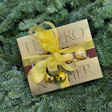 Конфеты FerreroRocher 125 гр с зимним декором Конфеты FerreroRocher 125 гр с зимним декором