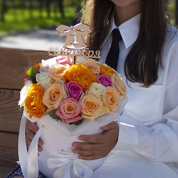 25 Роз ассорти в белой шляпной коробке 25 Роз ассорти в белой шляпной коробке