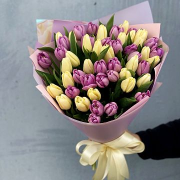 Букет 51 сиренево-кремовый тюльпан