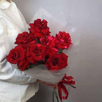 Букет 7 красных французских роз "Пантера"