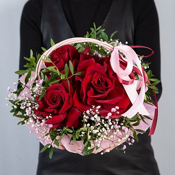 Романтическое признание в корзине