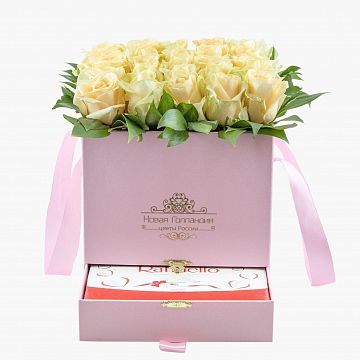 Розовая коробка шкатулка 25 кремовых роз Raffaello в подарок №756 Розовая коробка шкатулка 25 кремовых роз Raffaello в подарок №756