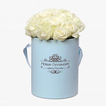 15 белых роз в маленькой голубой шляпной коробке №197