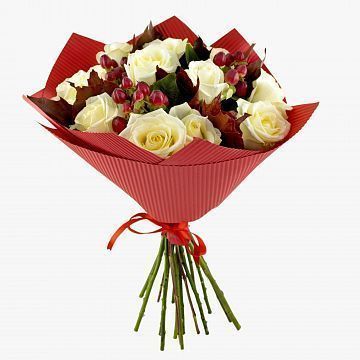 Букет из 15 белых роз и дубовых листьев Букет из 15 белых роз и дубовых листьев