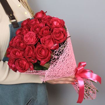 Букет 21 малиновая роза 50см