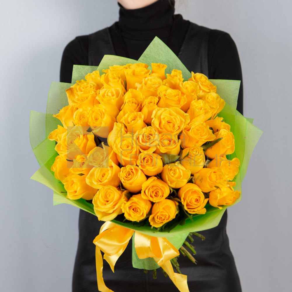 Букет 51 желтая роза Кения 40 см в упаковке