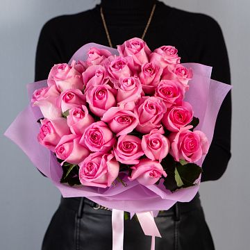 Букет 25 розовых роз Кения 40 см в упаковке Букет 25 розовых роз Кения 40 см в упаковке