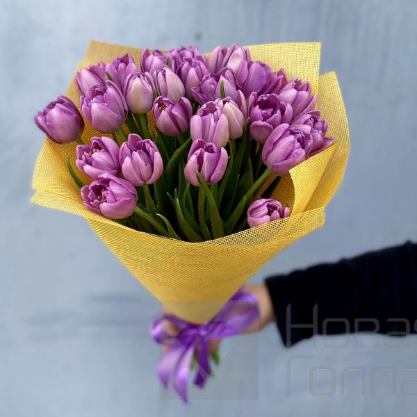 Букет 25 сиреневых тюльпанов