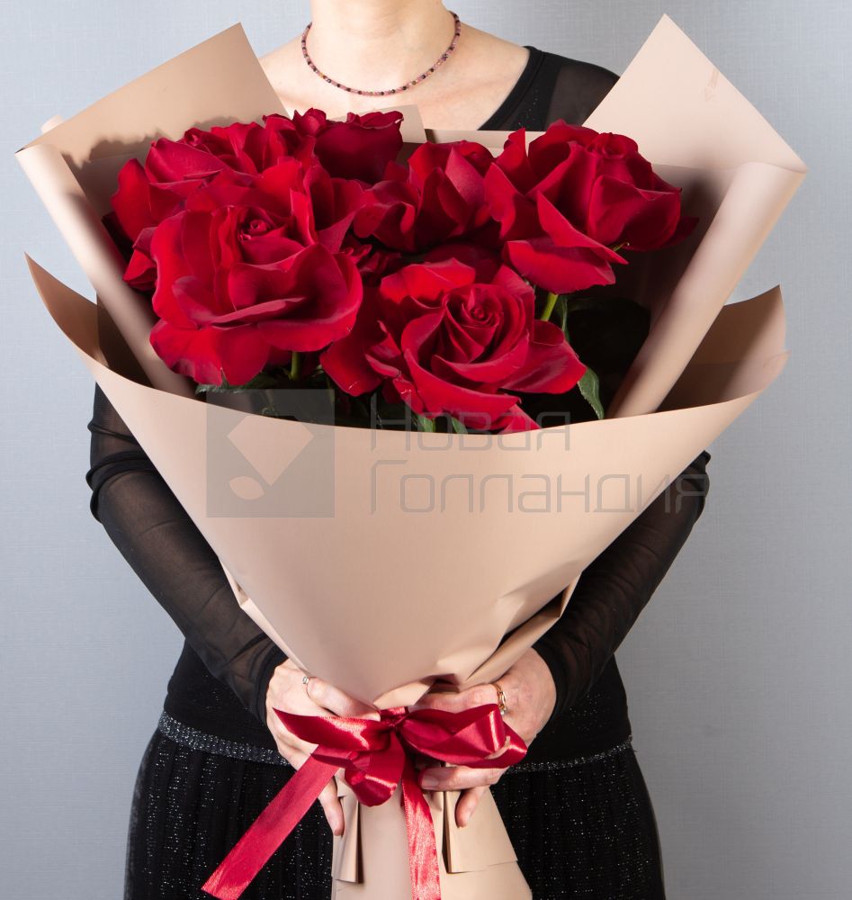 Букет 7 красных французских роз Пантера