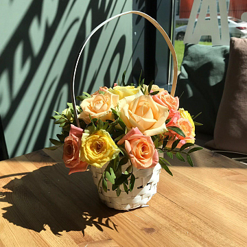 Корзина из 15 роз Корзина из 15 роз