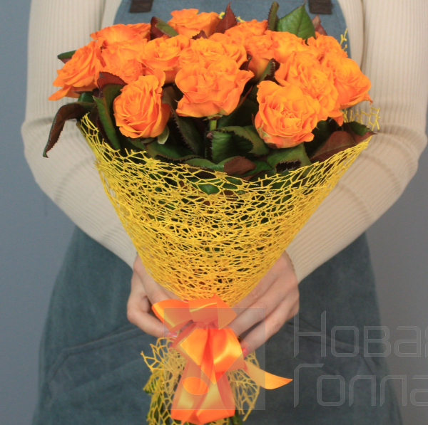 Букет 21 оранжевая роза 50см