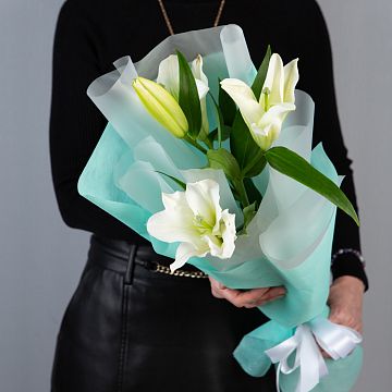 Букет с лилией