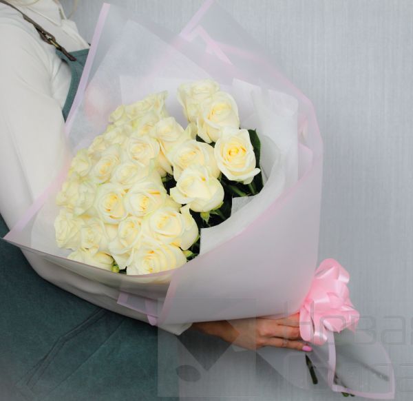 25 белых роз Эквадор 50 см.