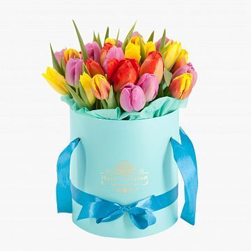 35 тюльпанов микс в шляпной коробке тиффани №547 35 тюльпанов микс в шляпной коробке тиффани №547