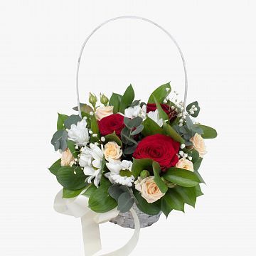 Композиция Нежный комплимент в корзинке Композиция Нежный комплимент в корзинке