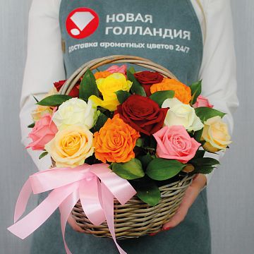 21 роза микс в маленькой корзине 21 роза микс в маленькой корзине