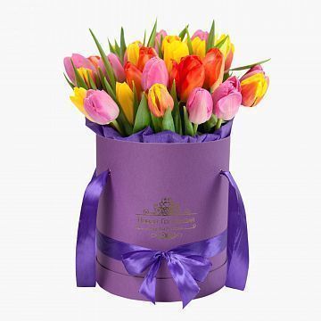 35 тюльпанов микс в сиреневой шляпной коробке №537 35 тюльпанов микс в сиреневой шляпной коробке №537