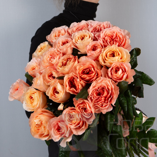 Букет 31 коралловая роза 60 см