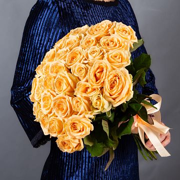 Букет 35 кремовых роз 40 см