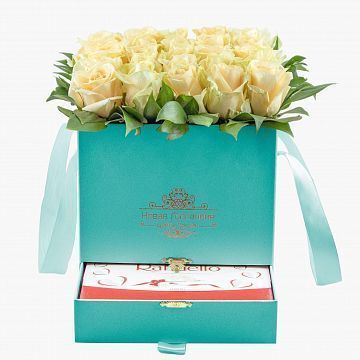 Коробка шкатулка Тиффани 25 кремовых роз Raffaello в подарок №759 Коробка шкатулка Тиффани 25 кремовых роз Raffaello в подарок №759