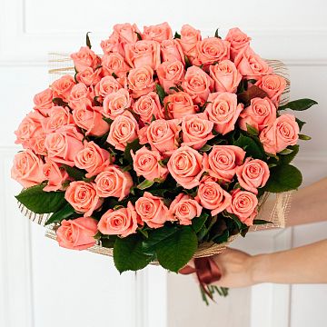 Букет 51 коралловая роза 50 см Букет 51 коралловая роза 50 см