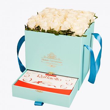 Коробка шкатулка Тиффани 25 белых роз Raffaello в подарок №384 Коробка шкатулка Тиффани 25 белых роз Raffaello в подарок №384