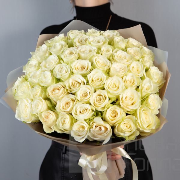 Букет 51 белая роза Кения 40 см в  упаковке