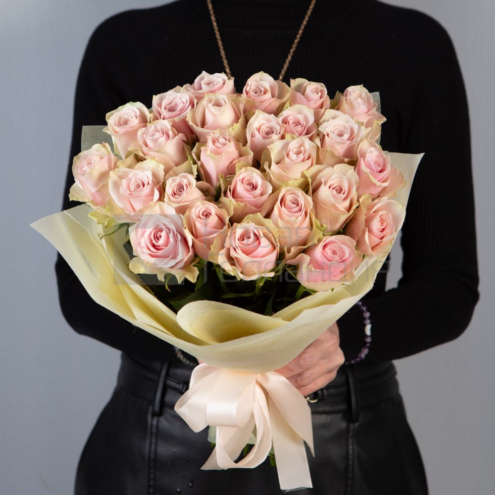 Букет 25 нюдовых роз Кения 40 см  в упаковке