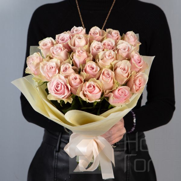 Букет 25 нюдовых роз Кения 40 см  в упаковке