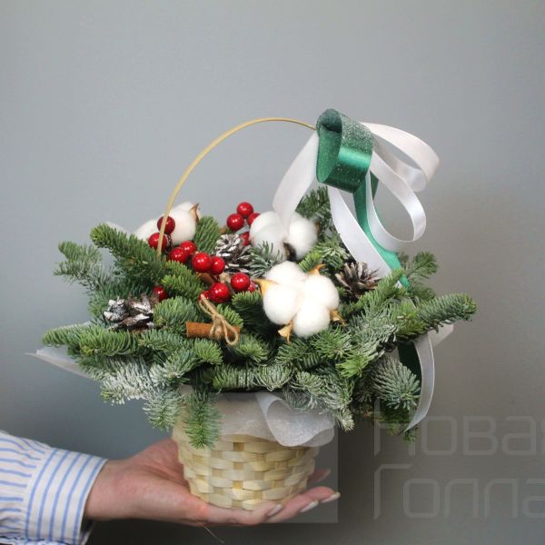 Снежное обаяние в корзине