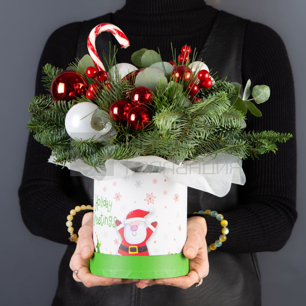 Композиция в маленькой коробке новогодней