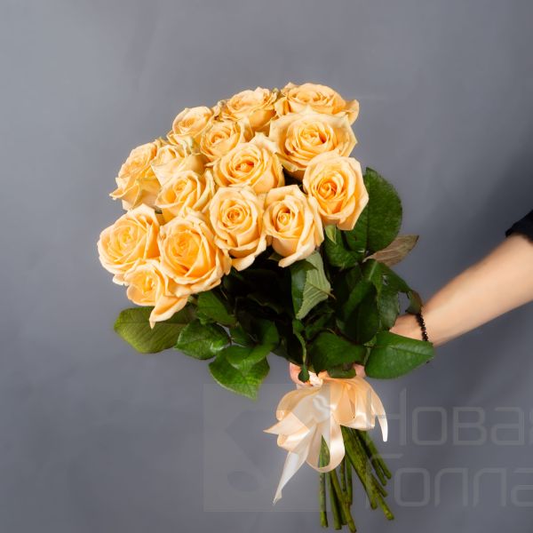 Букет 15 кремовых роз 40 см