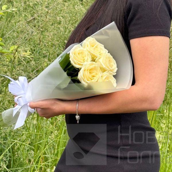 Букет из 5 белых роз (9)