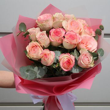 Букет 15 роз микс Кения 50-60 см с зеленью