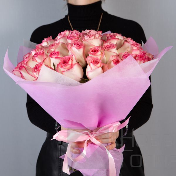 Букет 51 розовая роза с каймой Кения 40 см в упаковке