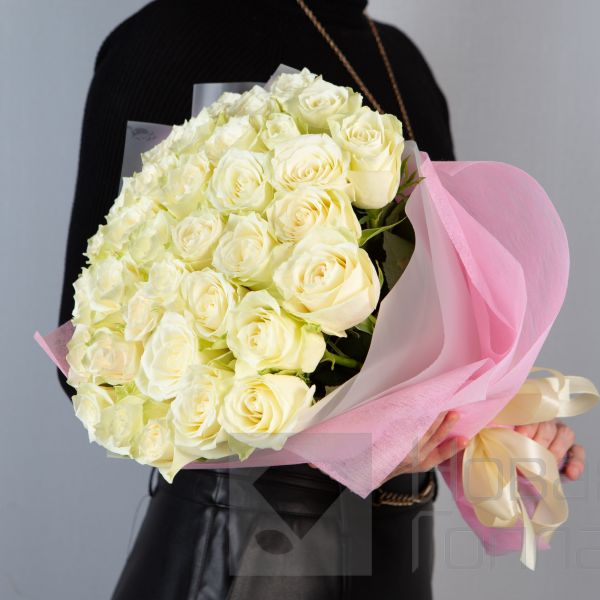 Букет 35 белых роз Кения  40 см в  упаковке