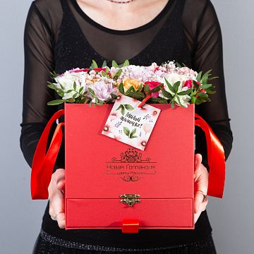 Коробка квадратная красная акция