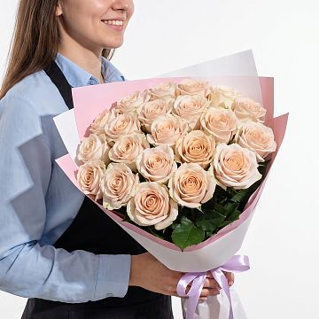 Букет 21 нюдовая роза 50см