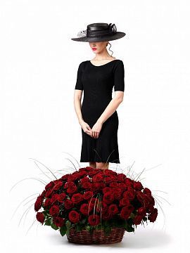 Средняя Корзина Красных Роз Траурная Средняя Корзина Красных Роз Траурная