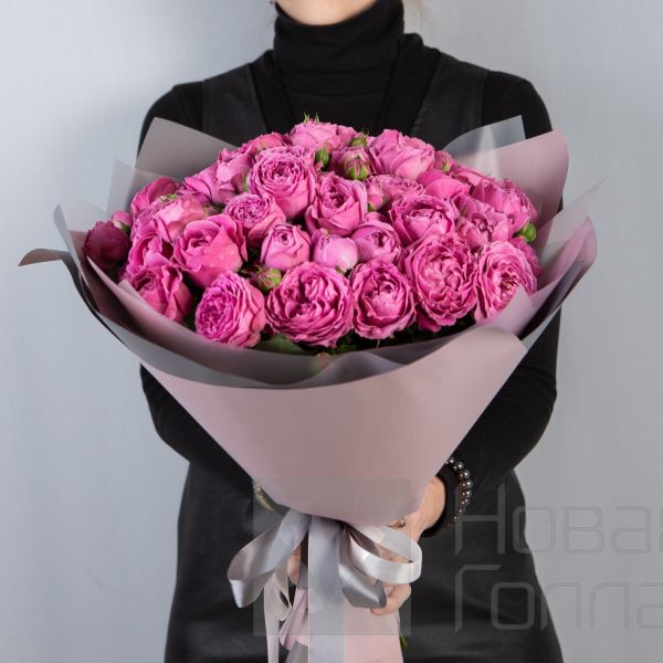 Букет из 17 розовых кустовых пионовидных роз 40 см